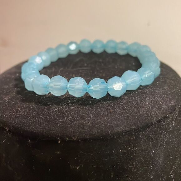 4” aquamarine colored beaded stretch bracelet - Picture 4 of 9